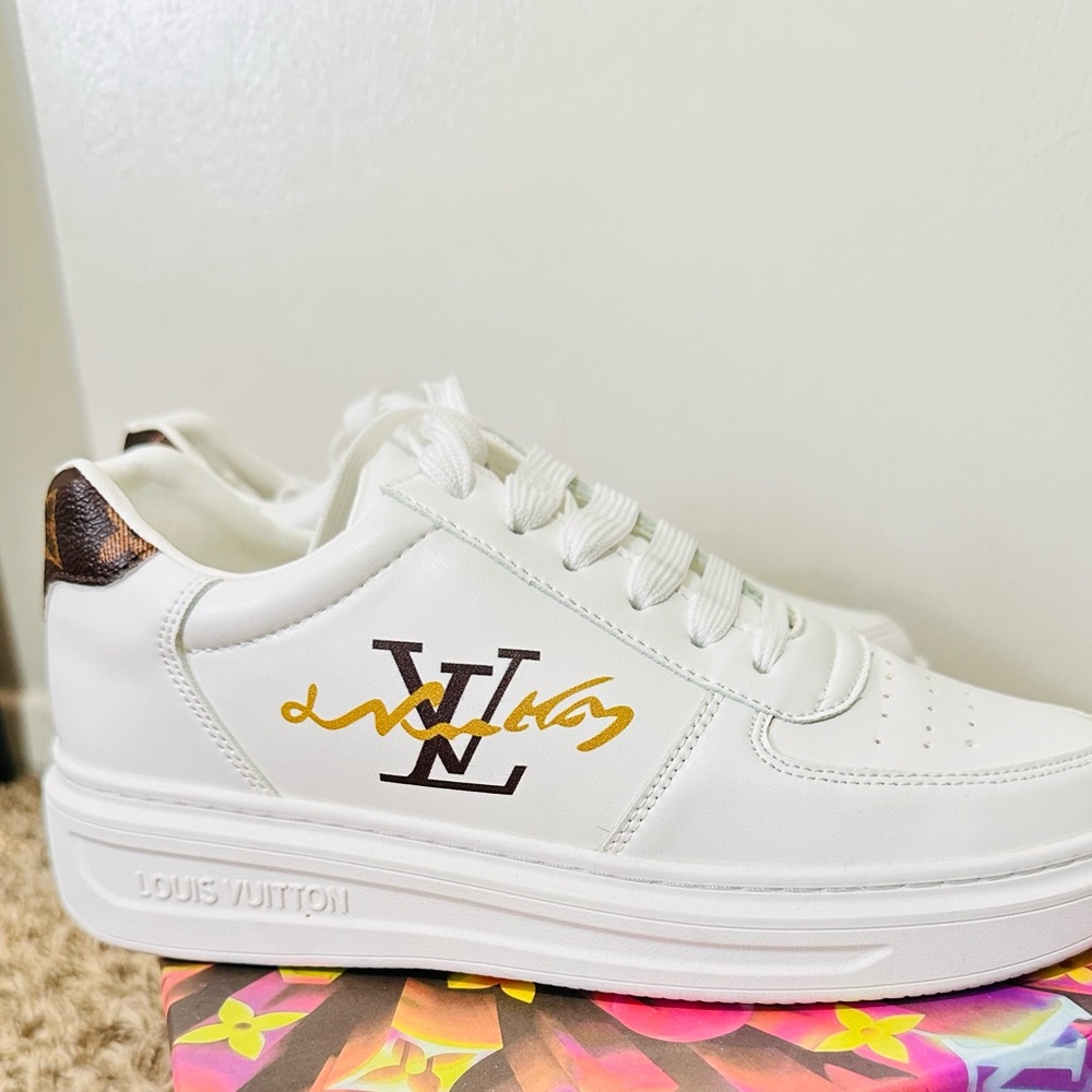 WOMENS WHITE SNEAKERS